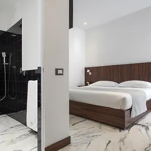 My Bed Montenapoleone 2*, Milan Italie